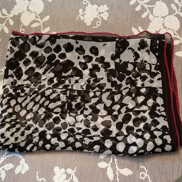 Silky Black & White Oblong Scarf - Picture 5 of 6